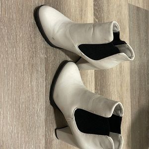 Show dazzle white and black